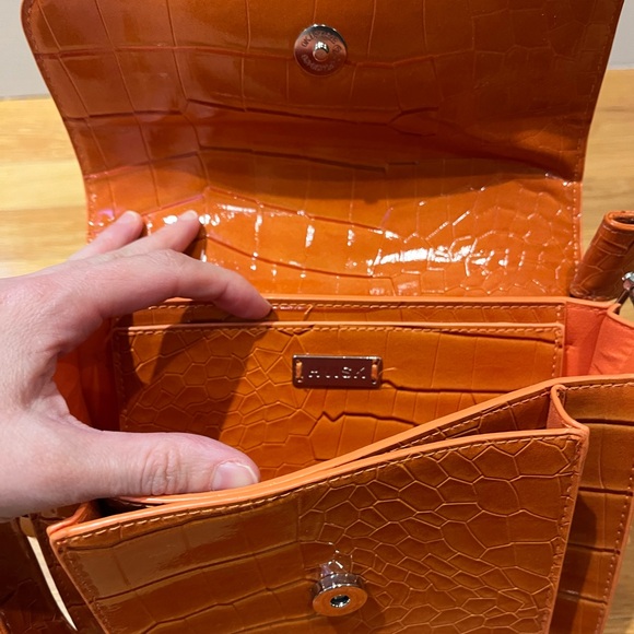 Hvisk woman’s bag in Orange with bag charm - Picture 4 of 5